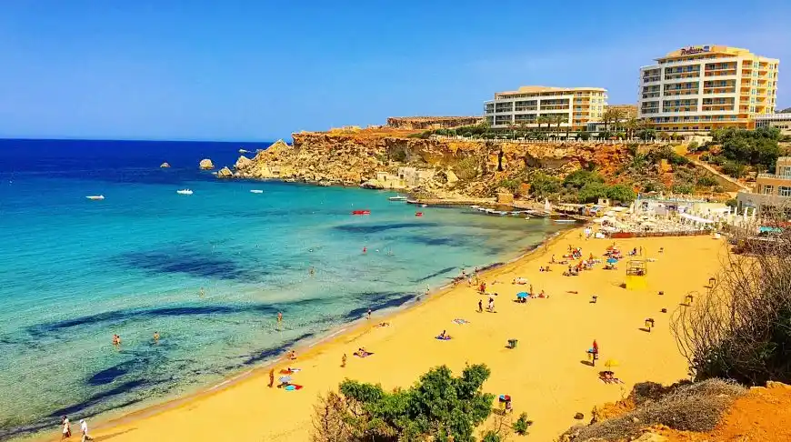 Golden Bay, Malta