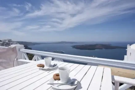 Blue Dolphins Apartments & Suites